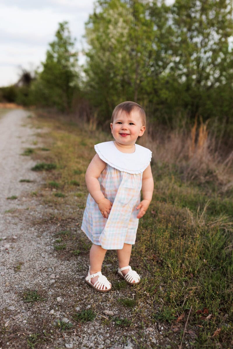 Candid family photo session with kid laughing outdoors, Northern Virginia family photographer.