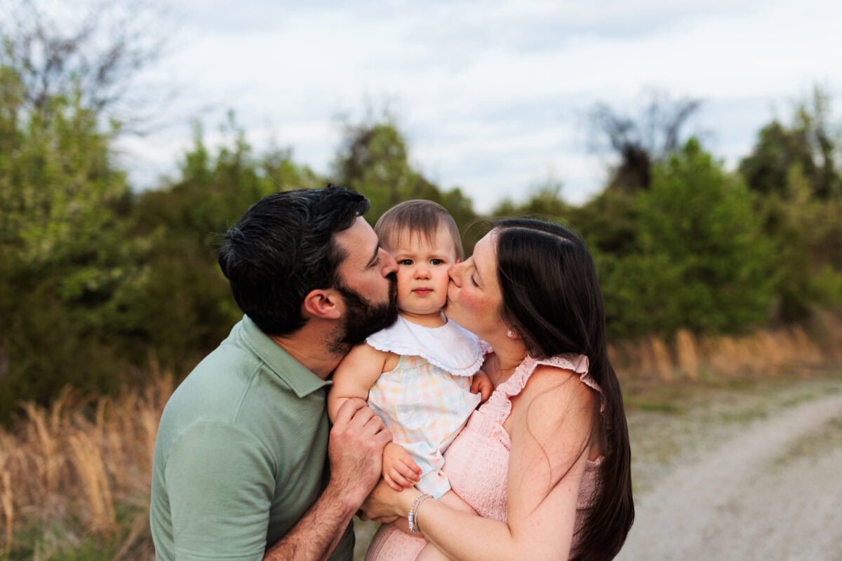 What to wear for outdoor family photos in Northern Virginia - coordinated outfits spring session